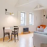 Charming Studio, Ideal For Smaller Groups Apartmán