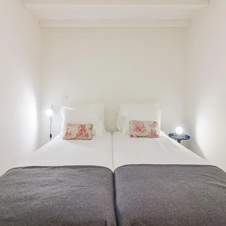 Charming Studio, Ideal For Smaller Groups Porto