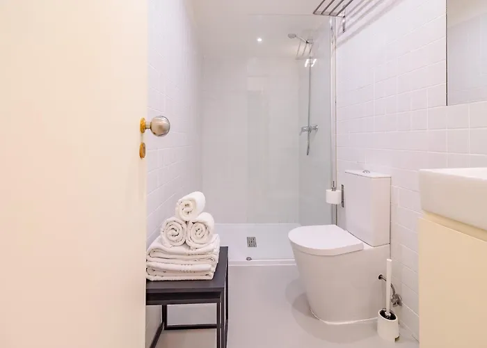 Charming Studio, Ideal For Smaller Groups * Porto