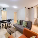 Charming Studio, Ideal For Smaller Groups 아파트 포르투