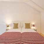 Charming Studio, Ideal For Smaller Groups Porto