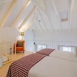 Charming Studio, Ideal For Smaller Groups *