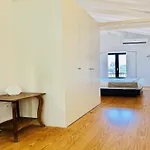 Charming Studio, Ideal For Smaller Groups * Porto