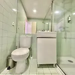 Charming Studio, Ideal For Smaller Groups Apartment *