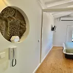 Charming Studio, Ideal For Smaller Groups Apartment *