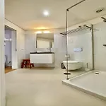 Charming Studio, Ideal For Smaller Groups Porto