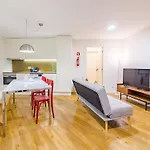 Charming Studio, Ideal For Smaller Groups Apartment Porto