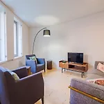 Charming Studio, Ideal For Smaller Groups * 포르투
