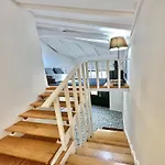 Charming Studio, Ideal For Smaller Groups Apartment