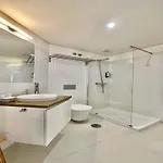 Charming Studio, Ideal For Smaller Groups Apartment