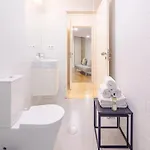 Charming Studio, Ideal For Smaller Groups *