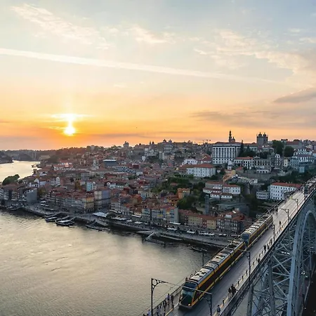 Charming Studio, Ideal For Smaller Groups Appartement Porto