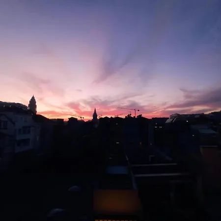 Charming Studio, Ideal For Smaller Groups דירה *