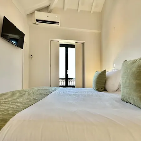 Charming Studio, Ideal For Smaller Groups דירה