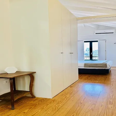 Charming Studio, Ideal For Smaller Groups * Porto