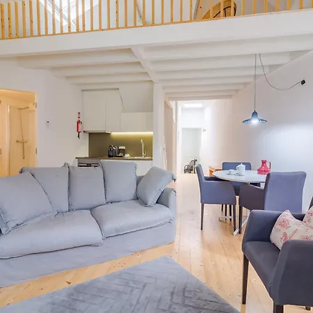 Charming Studio, Ideal For Smaller Groups *