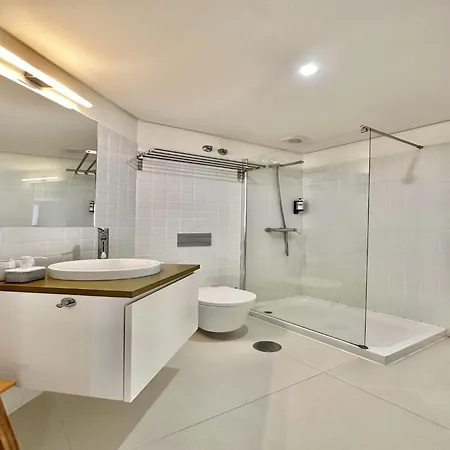 Charming Studio, Ideal For Smaller Groups * Porto