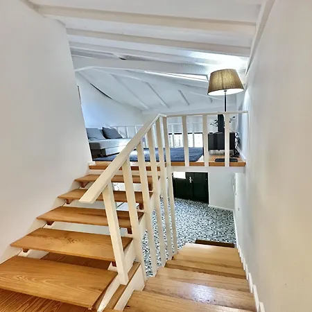 Charming Studio, Ideal For Smaller Groups Appartamento