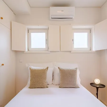 Charming Studio, Ideal For Smaller Groups * Oporto