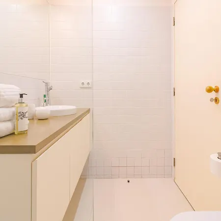 Charming Studio, Ideal For Smaller Groups *