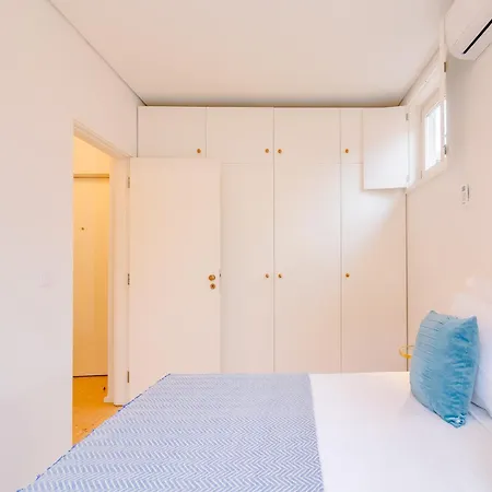 Charming Studio, Ideal For Smaller Groups * Oporto
