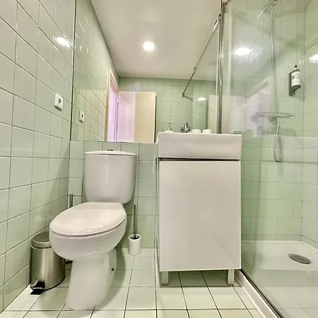 Charming Studio, Ideal For Smaller Groups דירה *