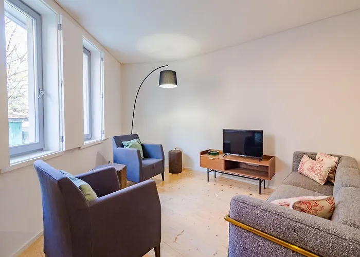 Charming Studio, Ideal For Smaller Groups * Oporto