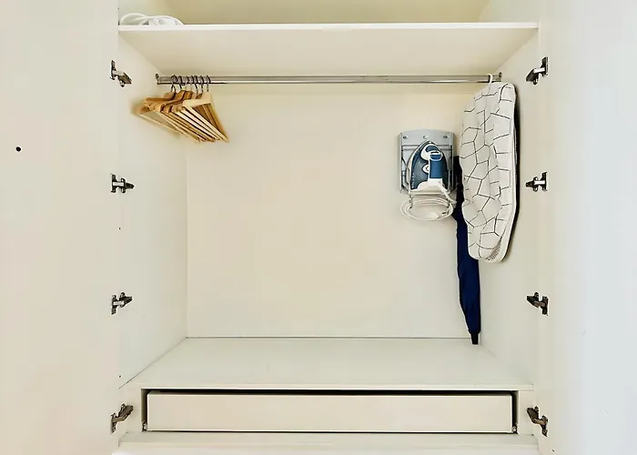 Charming Studio, Ideal For Smaller Groups * Oporto