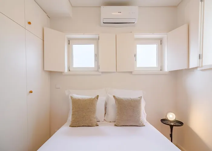 Charming Studio, Ideal For Smaller Groups * Oporto
